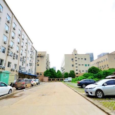 Jinjiang Inn Wuhan Optics Valley Avenue Gaoxiner Road Екстериор снимка
